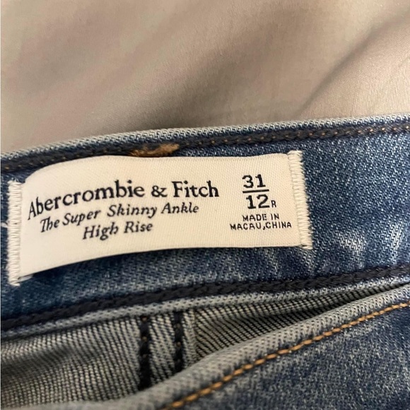 The high rise skinny jeans - Picture 2 of 2